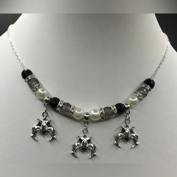 HANDMADE BLACK GREY FAUX PEARL BEAD SILVERTONE BATS 16 INCH NECKLACE ALTERABLE - Picture 1 of 2